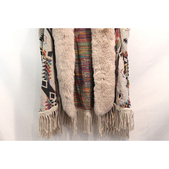 On Blue Sweater Vest Faux and Fringe Trim Accent Womens size S/M Beige Aztec - Picture 4 of 8